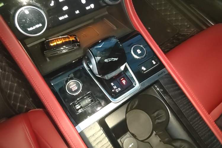 Used Jaguar XFL 2022 XFL 2.0T P250 Two-Wheel-Drive Elite Sport Edition Gear Lever