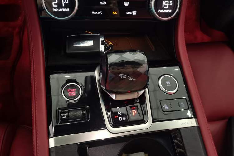 Used Jaguar XFL 2022 XFL 2.0T P250 Two-Wheel-Drive Elite Sport Edition Gear Lever