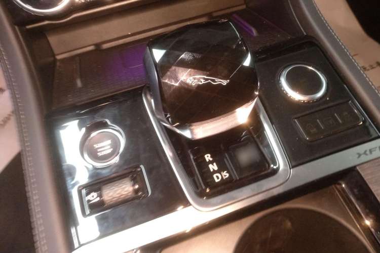 Used Jaguar XFL 2022 XFL 2.0T P200 Two-Wheel-Drive Elite Luxury Edition Gear Lever