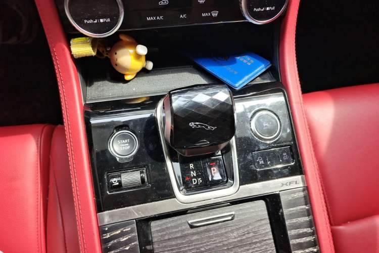 Used Jaguar XFL 2022 XFL 2.0T P250 Two-Wheel-Drive Elite Sport Edition Gear Lever