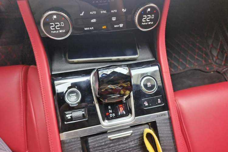 Used Jaguar XFL 2022 XFL 2.0T P250 Two-Wheel-Drive Elite Sport Edition Gear Lever