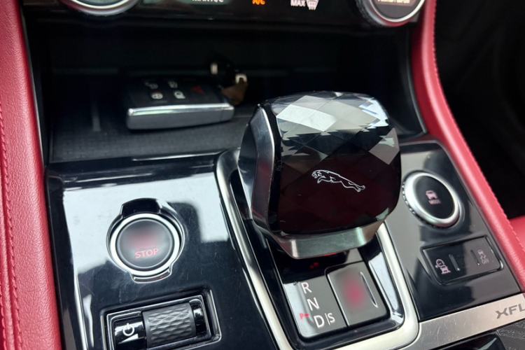 Used Jaguar XFL 2022 XFL 2.0T P250 Two-Wheel-Drive Elite Sport Edition Gear Lever