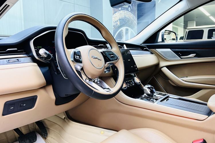 Used Jaguar XFL 2022 XFL 2.0T P250 Two-Wheel-Drive Prestige Luxury Edition Interior 2