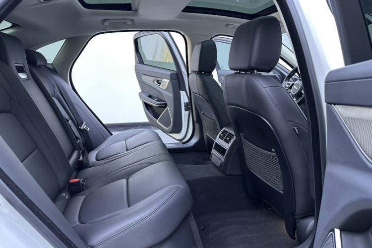 Used Jaguar XFL 2022 XFL 2.0T P200 Two-Wheel-Drive Elite Luxury Edition Interior 2