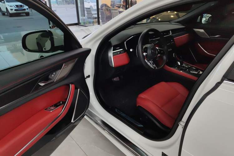 Used Jaguar XFL 2022 XFL 2.0T P250 Two-Wheel-Drive Elite Sport Edition Interior 2