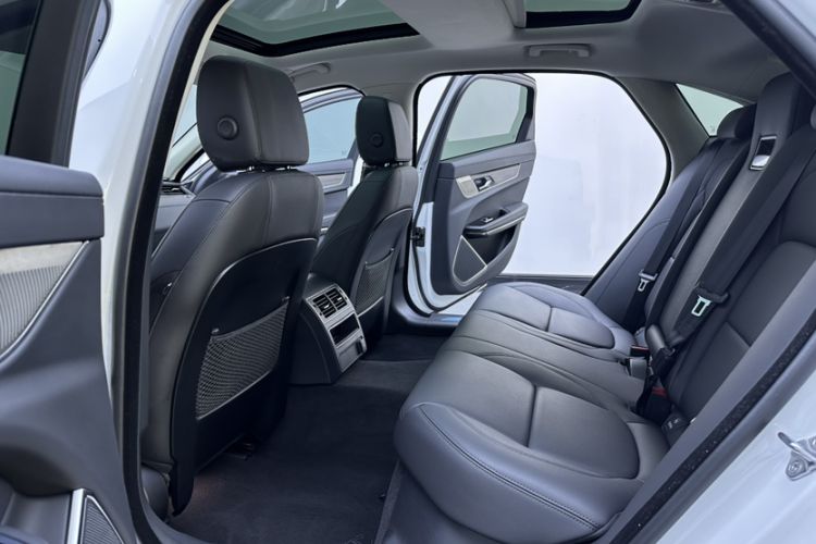 Used Jaguar XFL 2022 XFL 2.0T P200 Two-Wheel-Drive Elite Luxury Edition Interior 3