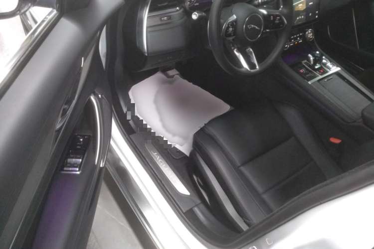 Used Jaguar XFL 2022 XFL 2.0T P200 Two-Wheel-Drive Elite Luxury Edition Interior 3