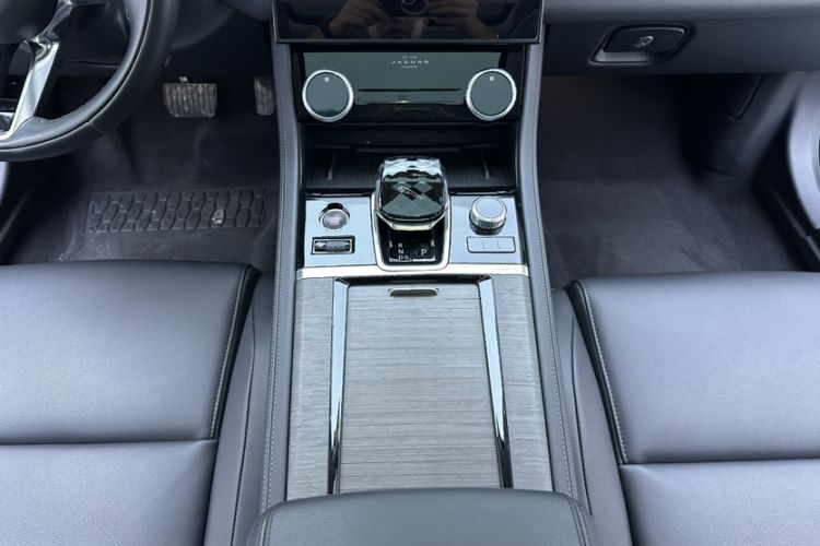 Used Jaguar XFL 2022 XFL 2.0T P200 Two-Wheel-Drive Elite Luxury Edition Interior 4