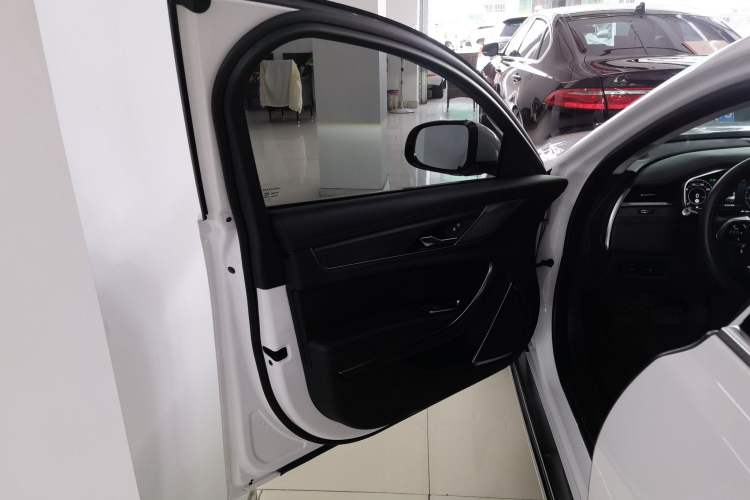 Used Jaguar XFL 2022 XFL 2.0T P200 Two-Wheel-Drive Elite Luxury Edition Interior 7