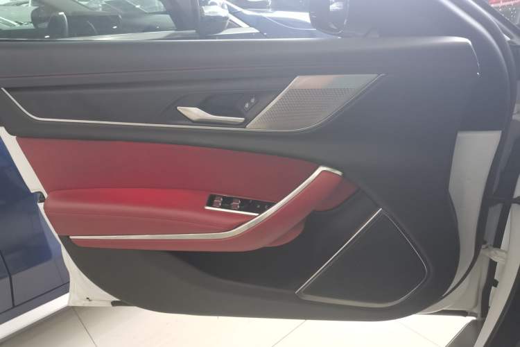 Used Jaguar XFL 2022 XFL 2.0T P250 Two-Wheel-Drive Elite Sport Edition Left Front Door Interior