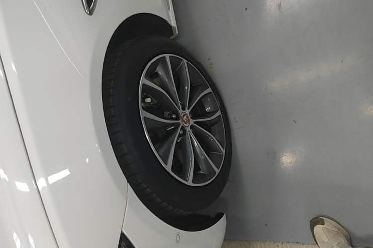 Used Jaguar XFL 2022 XFL 2.0T P250 Two-Wheel-Drive Elite Sport Edition Left Front Wheel Hub