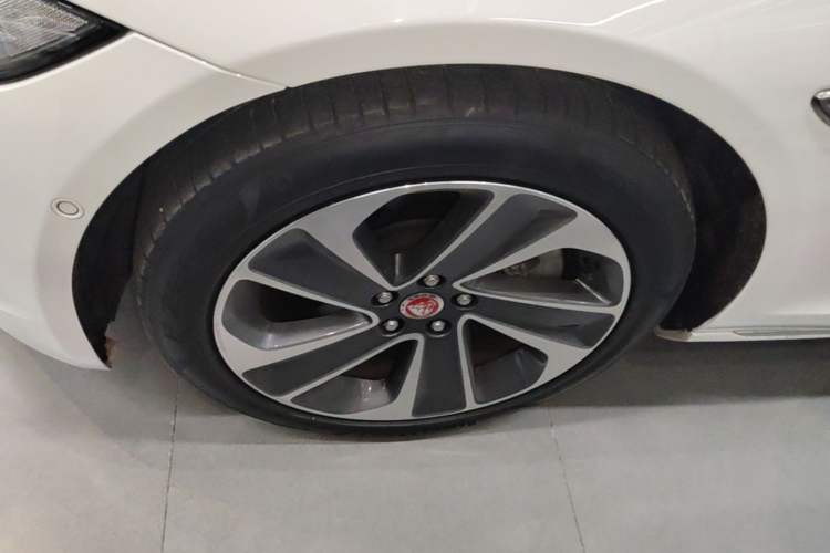 Used Jaguar XFL 2022 XFL 2.0T P200 Two-Wheel-Drive Elite Luxury Edition Left Front Wheel Hub