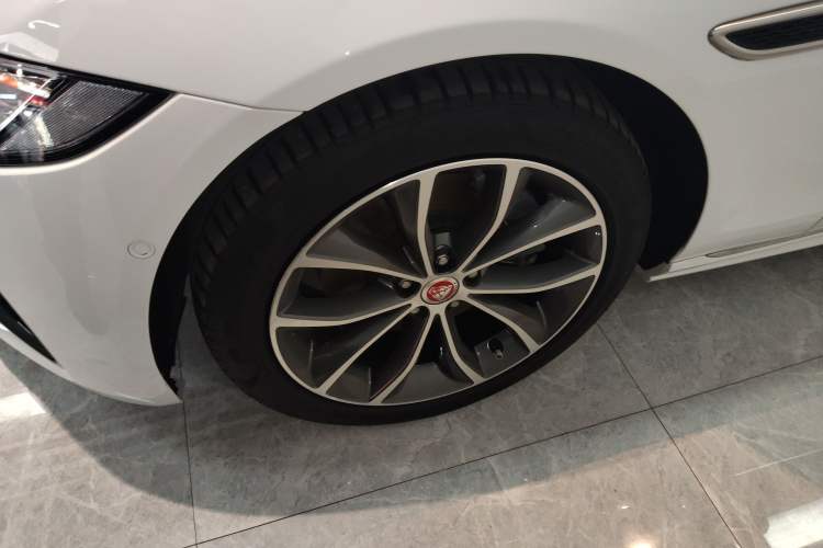 Used Jaguar XFL 2022 XFL 2.0T P250 Two-Wheel-Drive Elite Sport Edition Left Front Wheel Hub