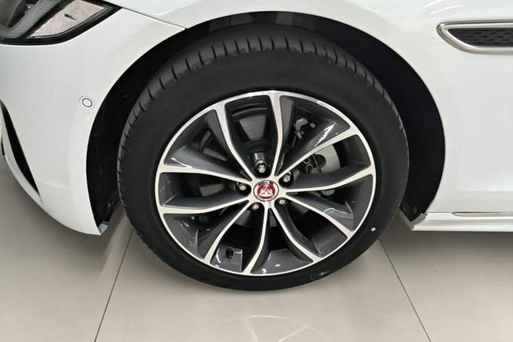 Used Jaguar XFL 2022 XFL 2.0T P250 Two-Wheel-Drive Elite Sport Edition Left Front Wheel Hub