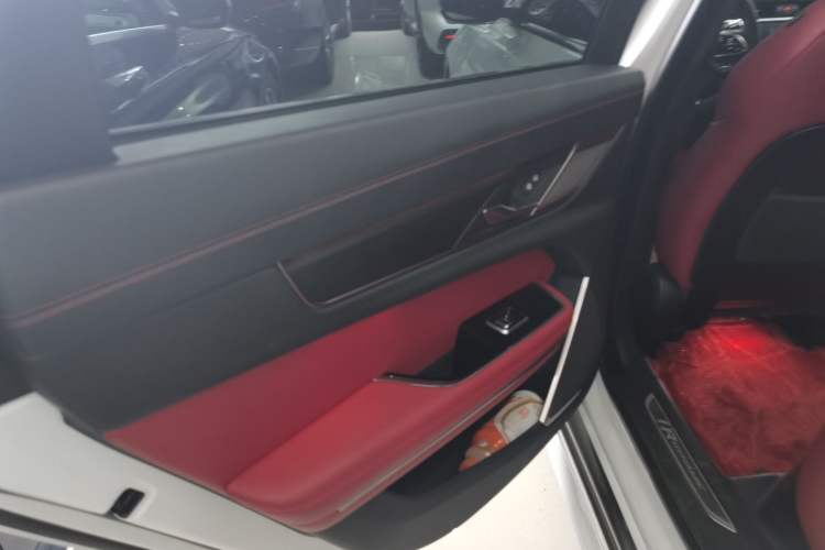 Used Jaguar XFL 2022 XFL 2.0T P250 Two-Wheel-Drive Elite Sport Edition Left Rear Door Interior