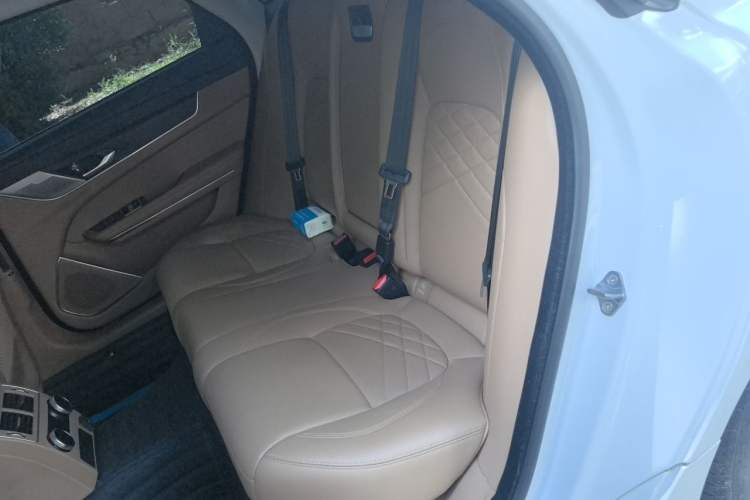 Used Jaguar XFL 2022 XFL 2.0T P250 Two-Wheel-Drive Prestige Luxury Edition Left Rear Seat