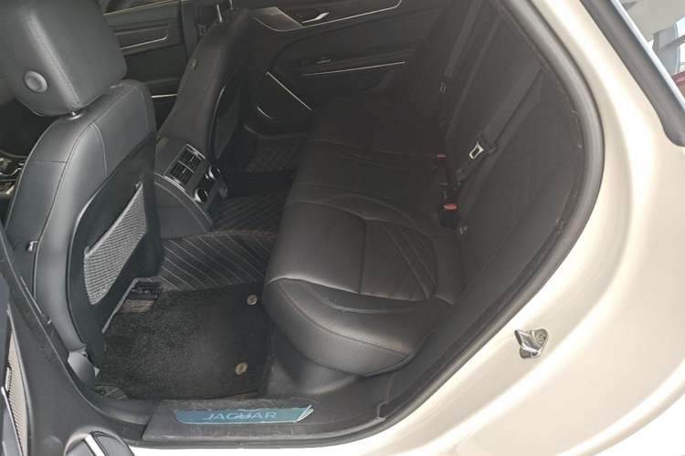 Used Jaguar XFL 2022 XFL 2.0T P250 Two-Wheel-Drive Prestige Luxury Edition Left Rear Seat