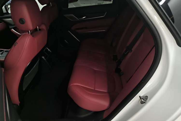 Used Jaguar XFL 2022 XFL 2.0T P250 Two-Wheel-Drive Elite Sport Edition Left Rear Seat