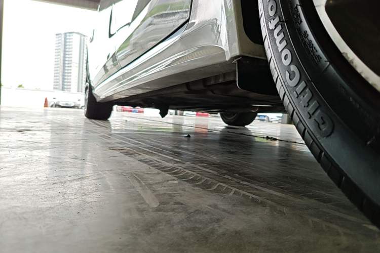 Used Jaguar XFL 2022 XFL 2.0T P250 Two-Wheel-Drive Elite Sport Edition Left Side Sill