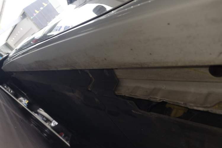Used Jaguar XFL 2022 XFL 2.0T P250 Two-Wheel-Drive Elite Sport Edition Left Side Sill