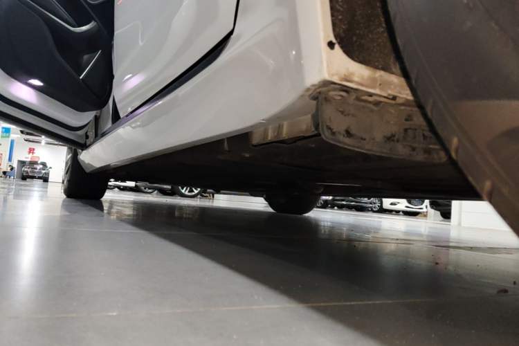 Used Jaguar XFL 2022 XFL 2.0T P200 Two-Wheel-Drive Elite Luxury Edition Left Side Sill