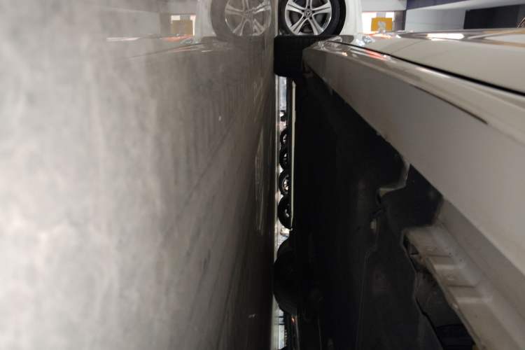 Used Jaguar XFL 2022 XFL 2.0T P250 Two-Wheel-Drive Elite Sport Edition Left Side Sill