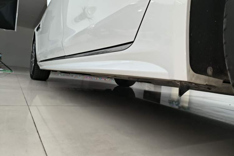Used Jaguar XFL 2022 XFL 2.0T P250 Two-Wheel-Drive Elite Sport Edition Left Side Sill