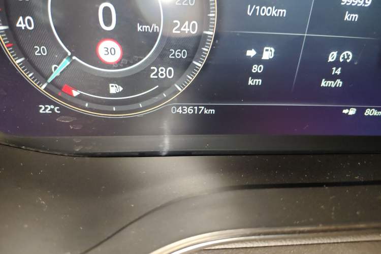 Used Jaguar XFL 2022 XFL 2.0T P200 Two-Wheel-Drive Elite Luxury Edition Odometer Close Up