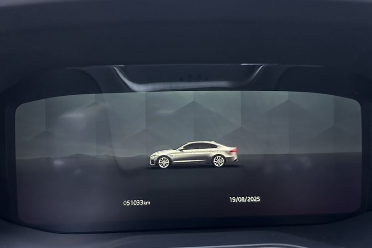 Used Jaguar XFL 2022 XFL 2.0T P200 Two-Wheel-Drive Elite Luxury Edition Odometer Close Up