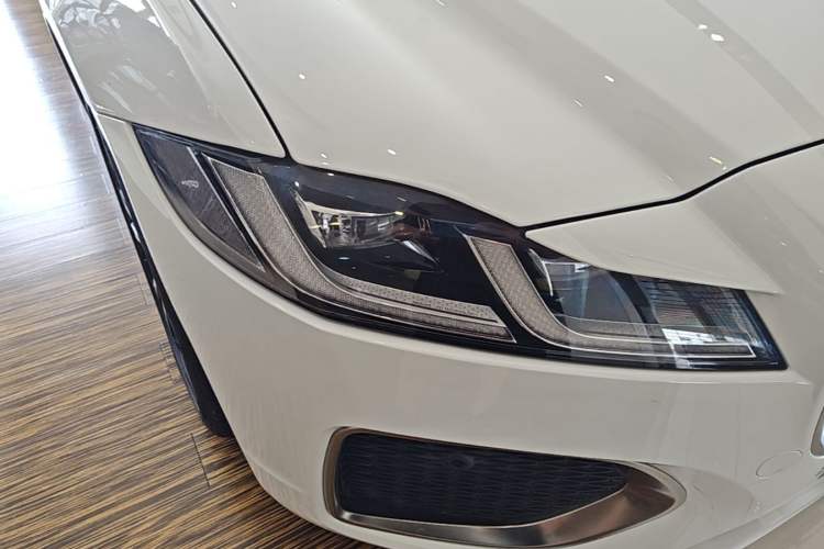 Used Jaguar XFL 2022 XFL 2.0T P250 Two-Wheel-Drive Prestige Luxury Edition Right Front Headlight