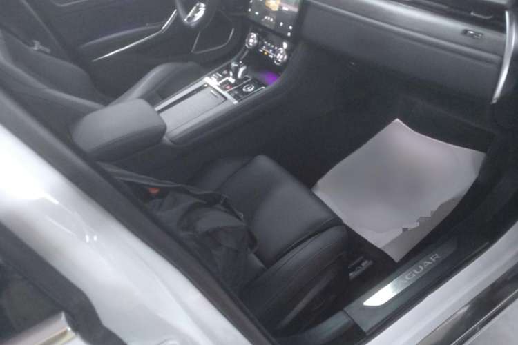 Used Jaguar XFL 2022 XFL 2.0T P200 Two-Wheel-Drive Elite Luxury Edition Right Front Seat