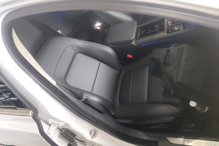 Used Jaguar XFL 2022 XFL 2.0T P200 Two-Wheel-Drive Elite Luxury Edition Right Front Seat
