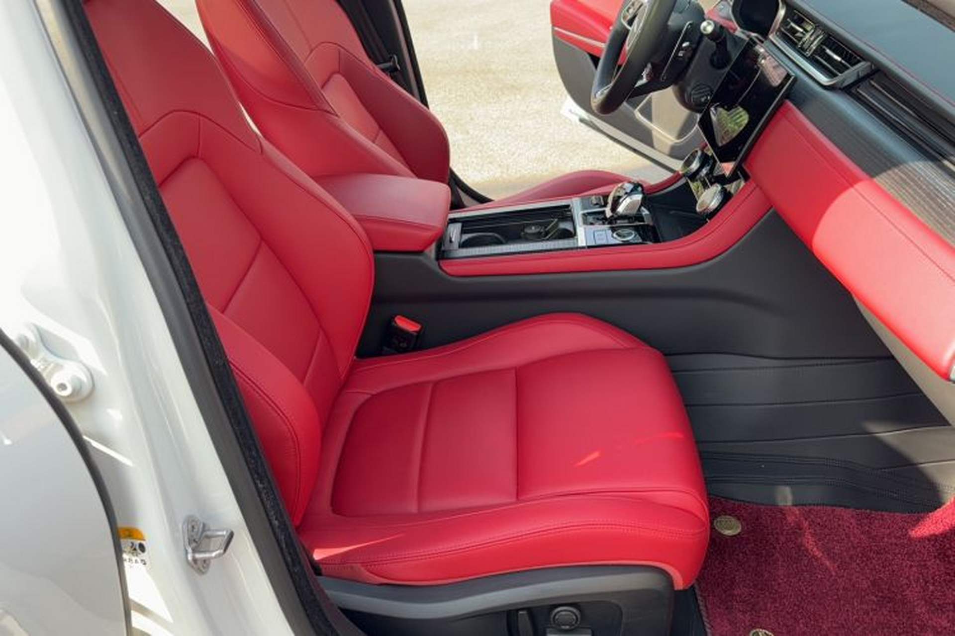 Used Jaguar XFL 2022 XFL 2.0T P250 Two-Wheel-Drive Elite Sport Edition Right Front Seat