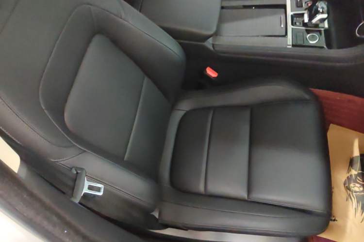 Used Jaguar XFL 2022 XFL 2.0T P200 Two-Wheel-Drive Elite Luxury Edition Right Front Seat