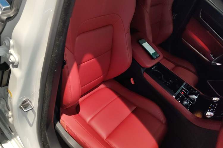 Used Jaguar XFL 2022 XFL 2.0T P250 Two-Wheel-Drive Elite Sport Edition Right Front Seat