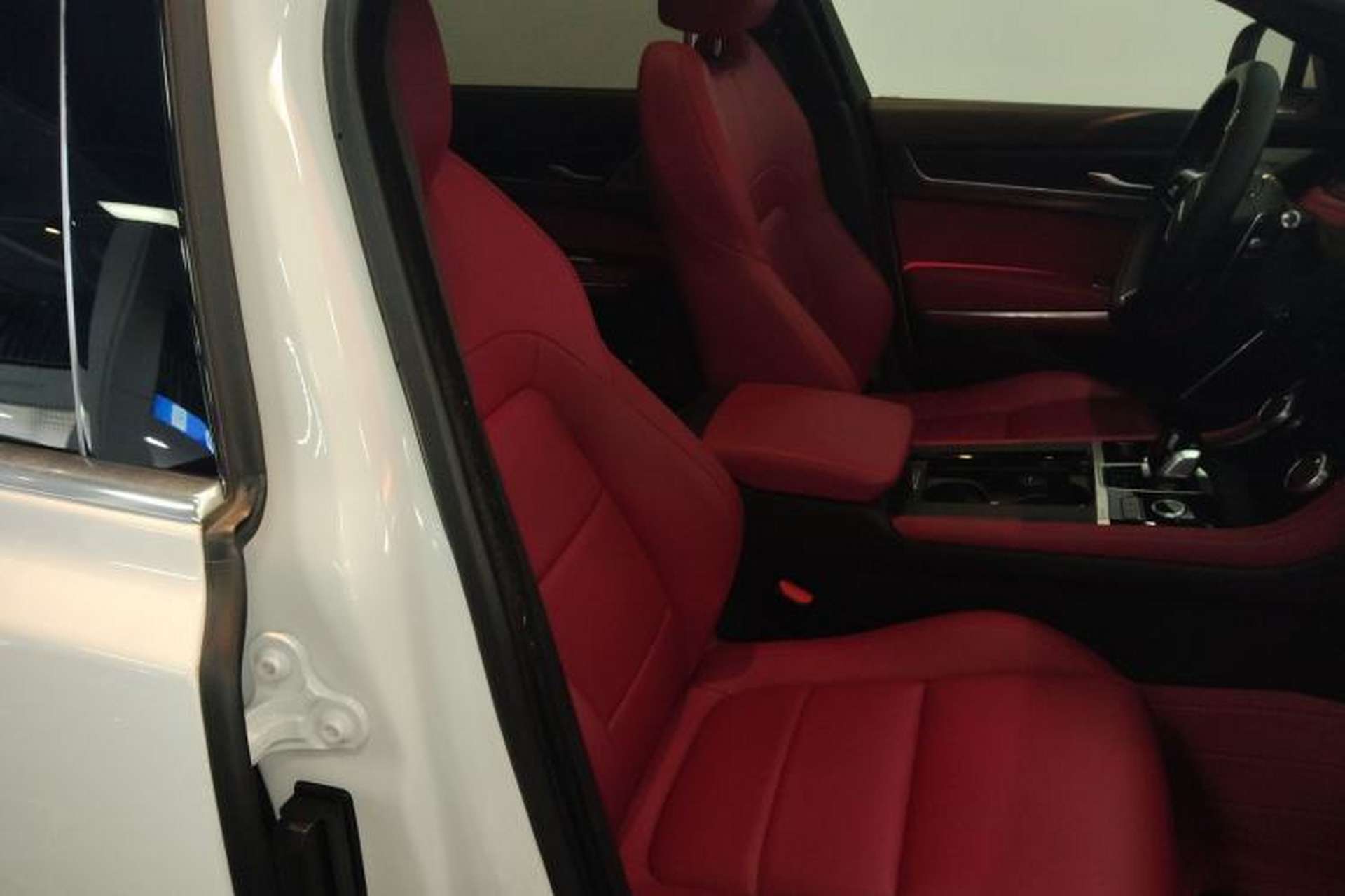 Used Jaguar XFL 2022 XFL 2.0T P250 Two-Wheel-Drive Elite Sport Edition Right Front Seat