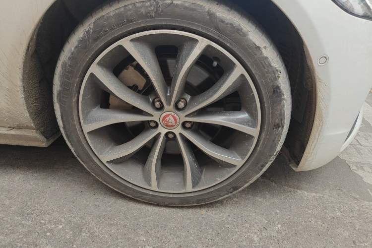 Used Jaguar XFL 2022 XFL 2.0T P250 Two-Wheel-Drive Elite Sport Edition Right Front Wheel Hub