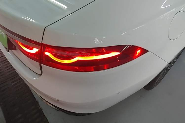 Used Jaguar XFL 2022 XFL 2.0T P250 Two-Wheel-Drive Elite Sport Edition Right Rear Taillight
