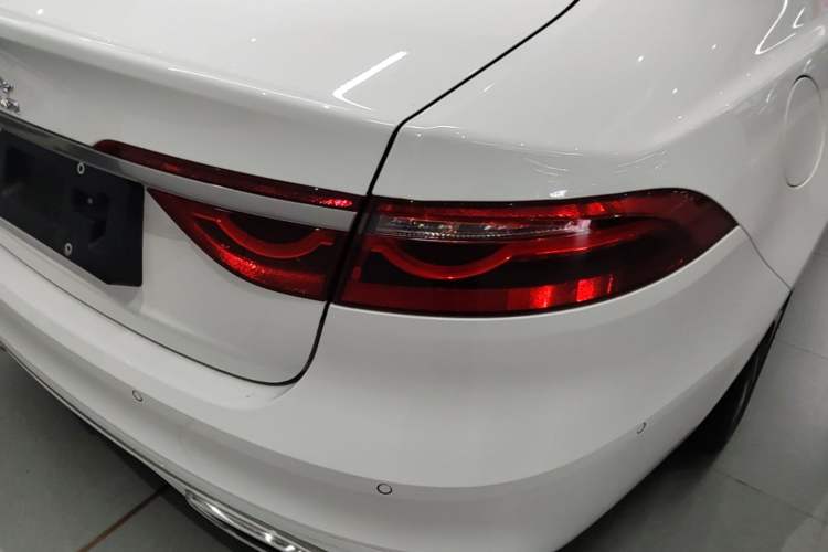Used Jaguar XFL 2022 XFL 2.0T P200 Two-Wheel-Drive Elite Luxury Edition Right Rear Taillight