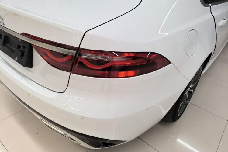 Used Jaguar XFL 2022 XFL 2.0T P250 Two-Wheel-Drive Elite Sport Edition Right Rear Taillight