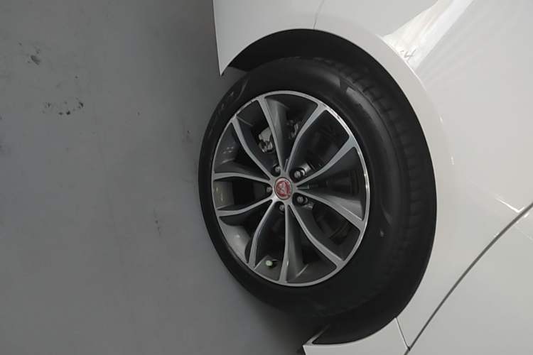 Used Jaguar XFL 2022 XFL 2.0T P250 Two-Wheel-Drive Elite Sport Edition Right Rear Wheel Hub