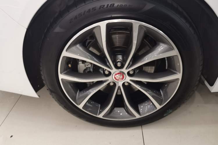 Used Jaguar XFL 2022 XFL 2.0T P250 Two-Wheel-Drive Elite Sport Edition Right Rear Wheel Hub