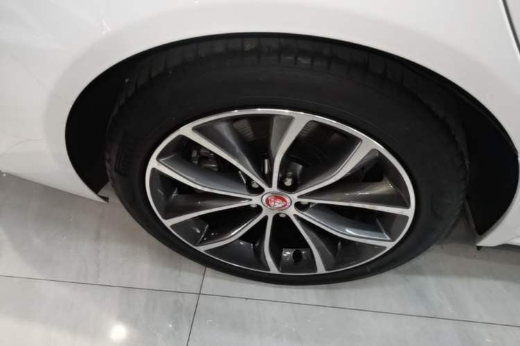 Used Jaguar XFL 2022 XFL 2.0T P250 Two-Wheel-Drive Elite Sport Edition Right Rear Wheel Hub