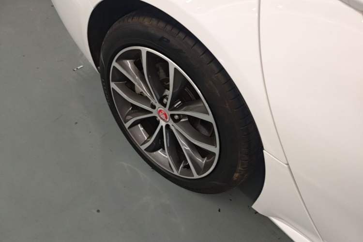 Used Jaguar XFL 2022 XFL 2.0T P250 Two-Wheel-Drive Elite Sport Edition Right Rear Wheel Hub