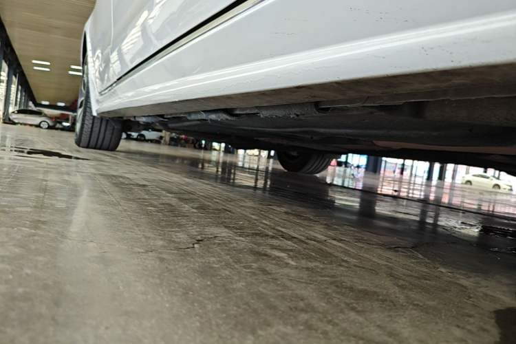 Used Jaguar XFL 2022 XFL 2.0T P250 Two-Wheel-Drive Elite Sport Edition Right Side Sill