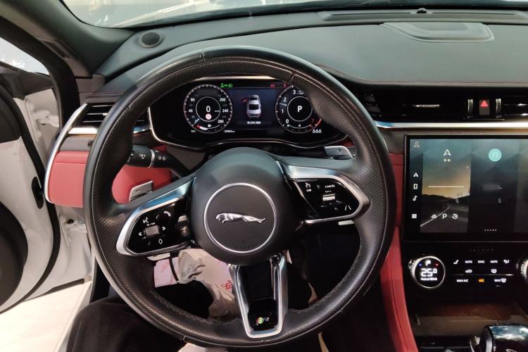 Used Jaguar XFL 2022 XFL 2.0T P250 Two-Wheel-Drive Elite Sport Edition Steering Wheel