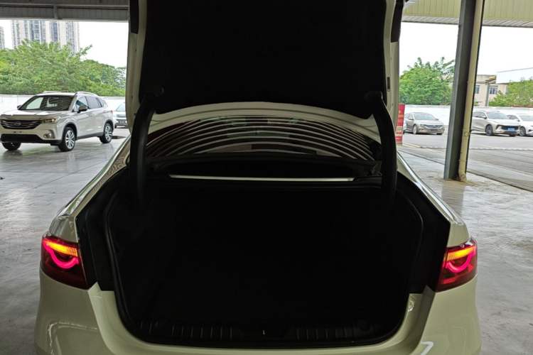 Used Jaguar XFL 2022 XFL 2.0T P250 Two-Wheel-Drive Elite Sport Edition Trunk