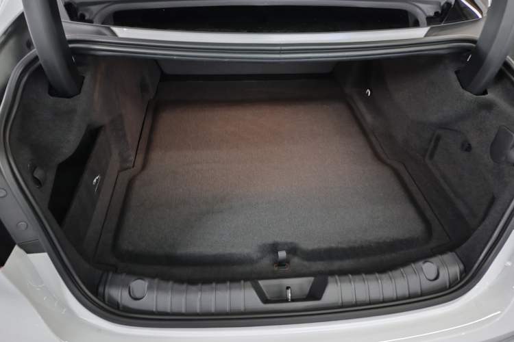 Used Jaguar XFL 2022 XFL 2.0T P250 Two-Wheel-Drive Prestige Luxury Edition Trunk