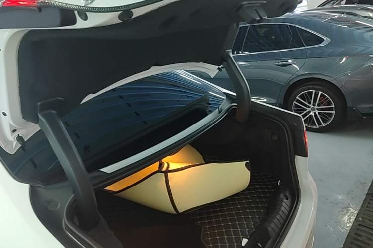 Used Jaguar XFL 2022 XFL 2.0T P250 Two-Wheel-Drive Elite Sport Edition Trunk