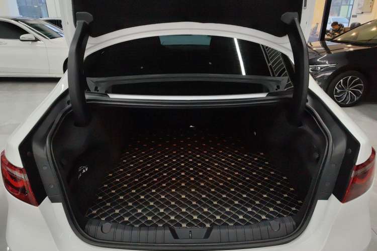 Used Jaguar XFL 2022 XFL 2.0T P250 Two-Wheel-Drive Elite Sport Edition Trunk